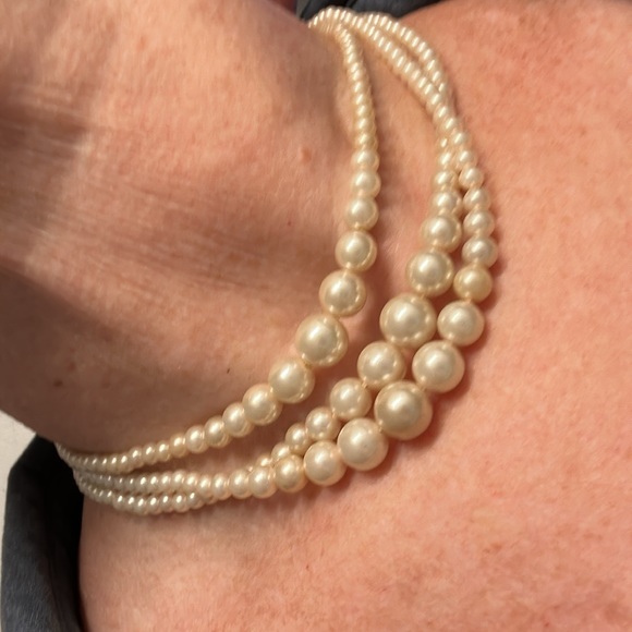 Vintage 3 strand pearl necklace, graduated sizes - Picture 12 of 12